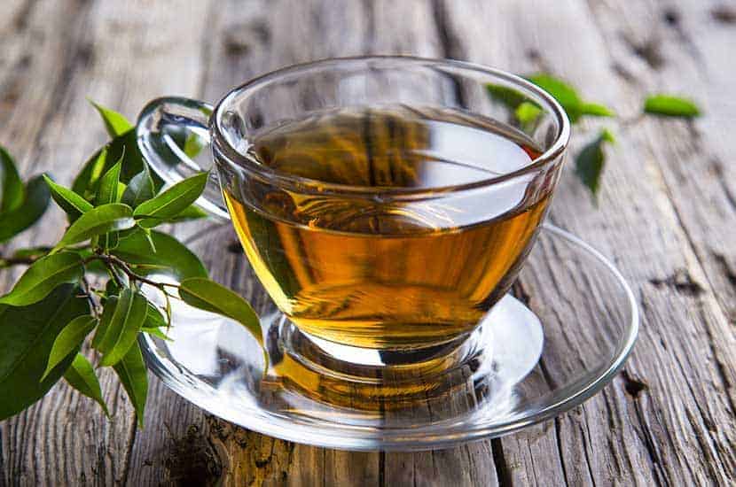 Il tè verde è ricco di antiossidanti e sostanze che possono bruciare i grassi