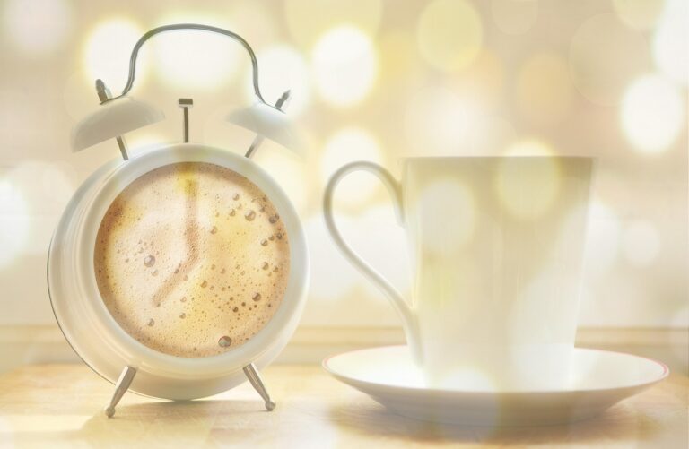 Bere caffè dopo pranzo: il momento migliore per non compromettere il sonno notturno